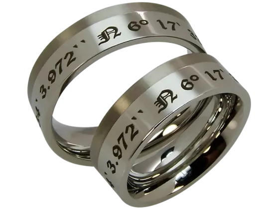 Liesel - a pair of rings (stainless steel & titanium)
